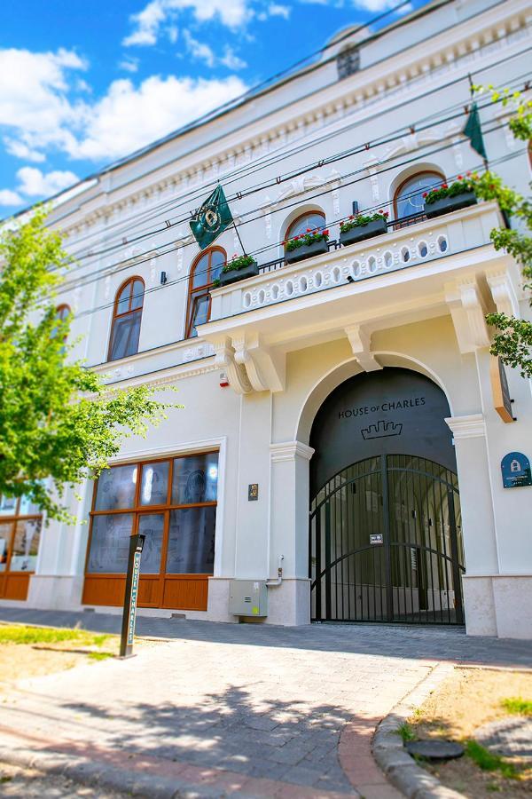 House Of Charles Hotel Карей Екстериор снимка