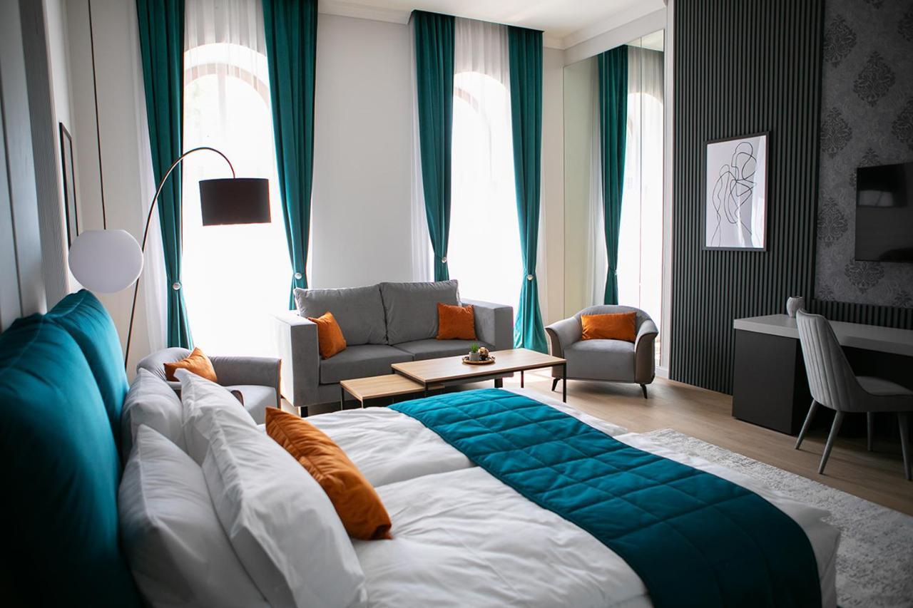 House Of Charles Hotel Карей Екстериор снимка