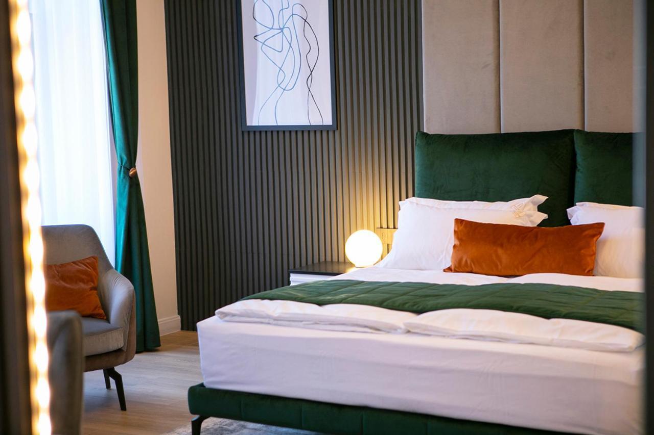 House Of Charles Hotel Карей Екстериор снимка