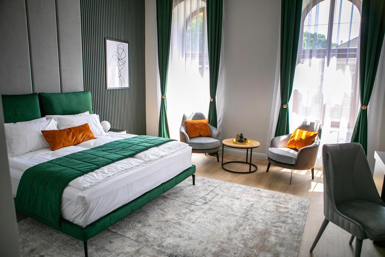 House Of Charles Hotel Карей Екстериор снимка