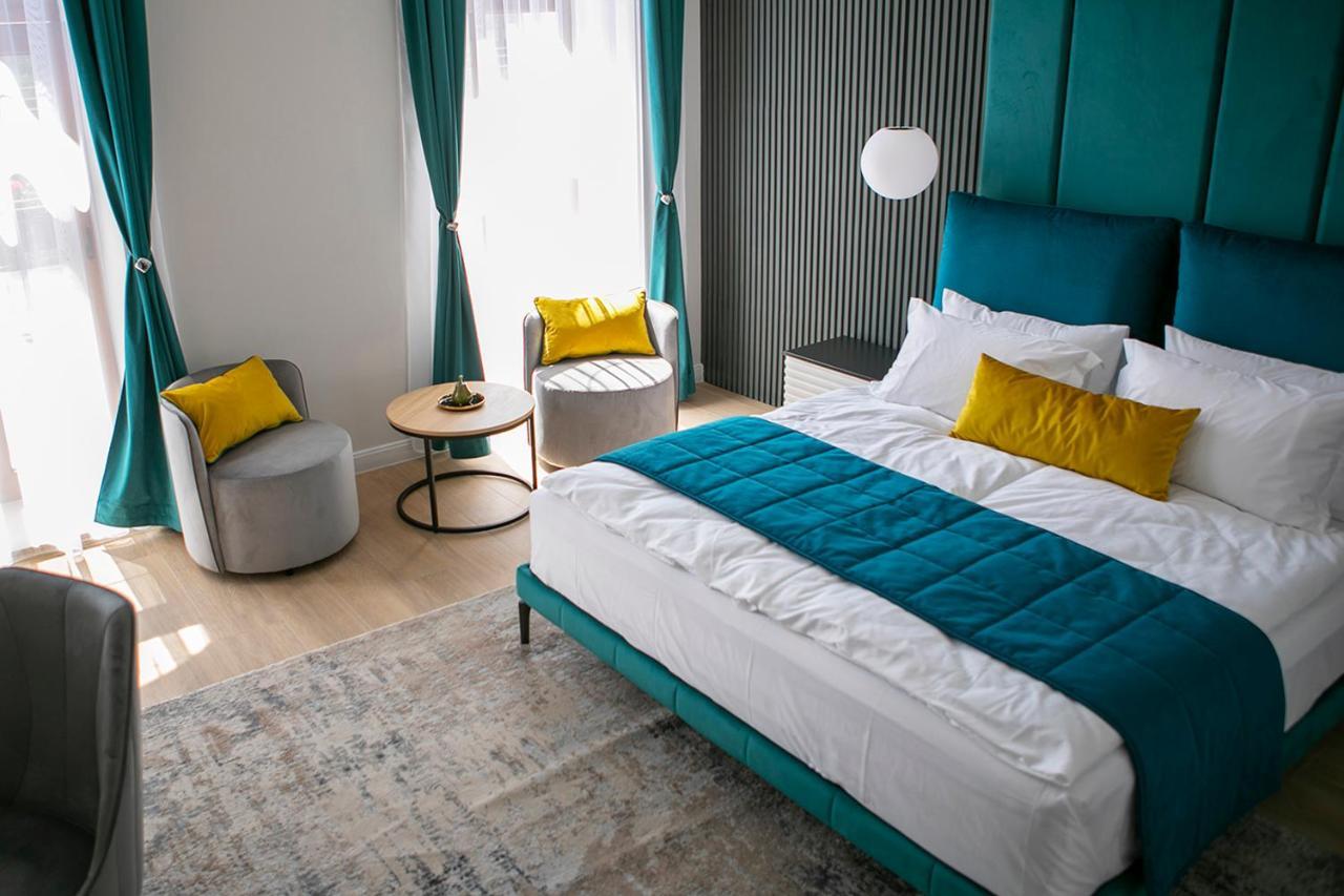 House Of Charles Hotel Карей Екстериор снимка