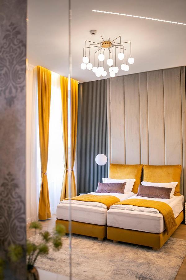 House Of Charles Hotel Карей Екстериор снимка