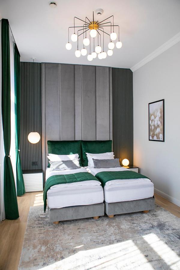 House Of Charles Hotel Карей Екстериор снимка