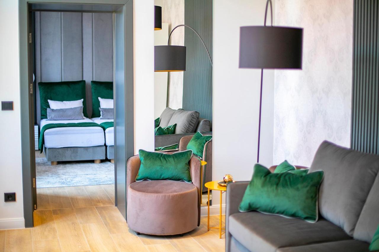 House Of Charles Hotel Карей Екстериор снимка